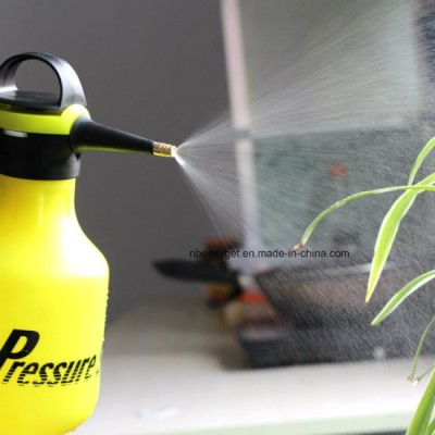 One-Hand Pressure Sprayer for Fertilizer, Herbicides and Pesticides, 2liter Plastic Pump Pressure Watering Can Pressurized Sprayer Bottle Sprinkling Garden Tool